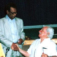 مع الروائي البرازيلي خورخي أمادو في أصيلة 1991.