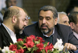 موسى أبو مرزوق ورمضان شلّح في ختام مؤتمر الفصائل في دمشق أمس