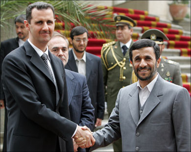 نجاد والأسد في صورة ارشيفية