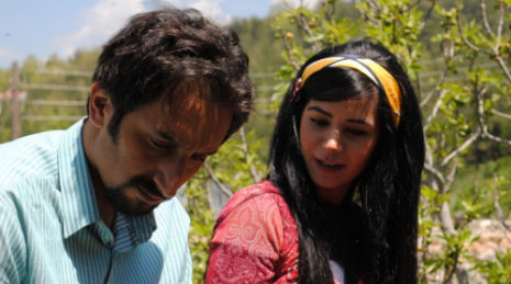 نجلاء الخمري وأحمد الاحمد في مشهد من المسلسل
