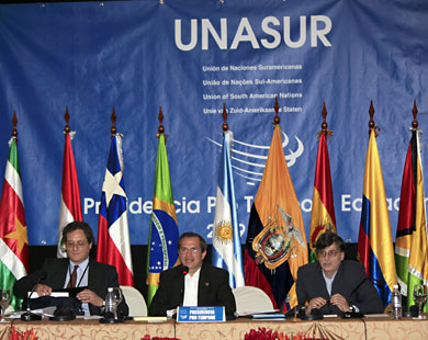 وزراء خارجية اتحاد دول أميركا الجنوبية خلال اجتماعهم أمس.
