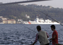 يصطادان السمك في اسطنبول